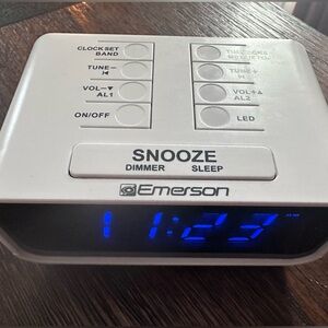 Emerson Digital Alarm Clock Radio – Blue LED Display – Snooze & Dimmer